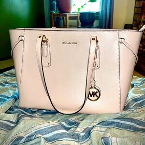 Micheal Kors Voyager Tote Bag